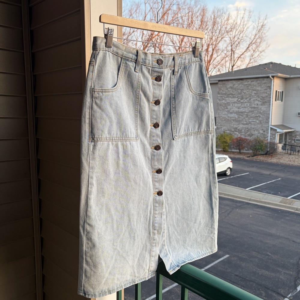 🆕 Happily Grey Button Front Denim Midi Skirt Pockets Party Casual Chic Size 9/28 - Picture 5 of 15